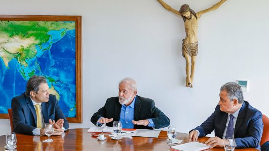 Congresso consegue feito raro: unir Rui Costa e Fernando Haddad