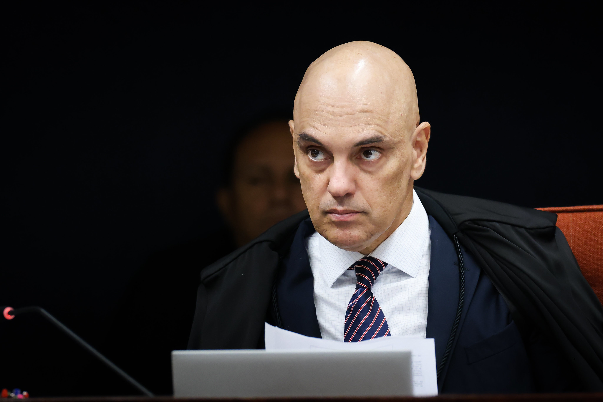 Moraes determina remoção imediata de deputados apoiadores de Bolsonaro na Praça dos 3 Poderes