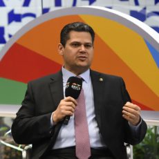 Alcolumbre defende votar em plenário aumento de cadeiras de deputados até 30/6