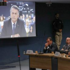 Bolsonaro diz que o 'day after' do golpe seria danoso e que não queria 'vaia' ao passar a faixa