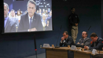 Bolsonaro diz que o 'day after' do golpe seria danoso e que não queria 'vaia' ao passar a faixa