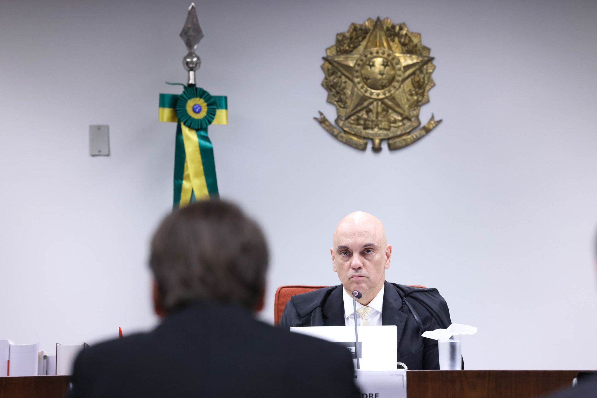 Bolsonaro modera, mas é Moraes quem imprime o ritmo do futuro do ex-presidente
