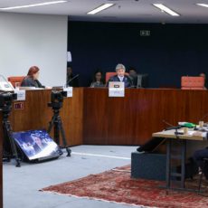 Bolsonaro tenta cavar voto mais favorável de Fux mirando recursos futuros
