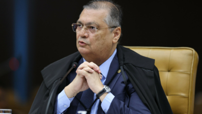 Dino vota por alterar a responsabilização das plataformas digitais no Brasil