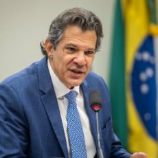 Com ações também do lado da despesa, governo publica MP e decreto do novo IOF
