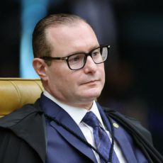 Zanin interrompe julgamento sobre competência da Anvisa em aditivo de cigarro