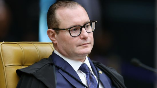 Zanin vota por mudar responsabilidade das plataformas e propõe modulação