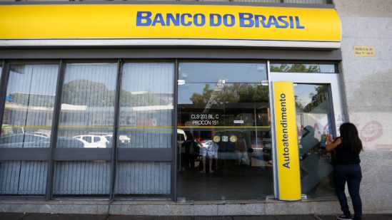 Bancos públicos vão para o ataque no novo crédito consignado privado