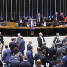 Com 383 votos a favor, Câmara aprova projeto que derruba decretos do IOF