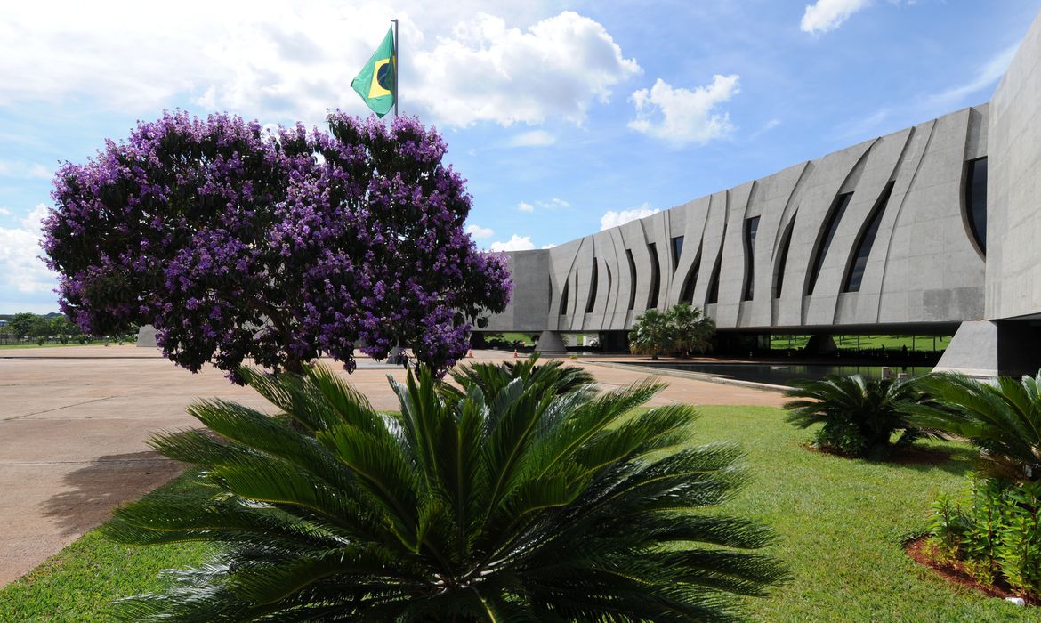 O regime processual de decretação do divórcio após a EC 66/10