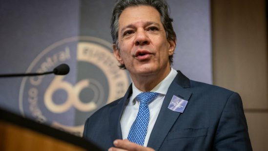 Reunião de domingo deve apontar saída honrosa para Haddad em crise do IOF