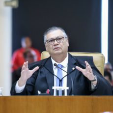 Dino manda que estados adotem aposentadoria diferenciada para policiais civis mulheres