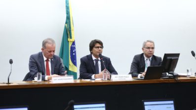 GT da reforma administrativa: servidores veem risco à estabilidade e pressa nos debates