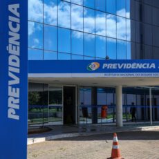 PDT aciona STF para proibir descontos associativos para beneficiários do INSS
