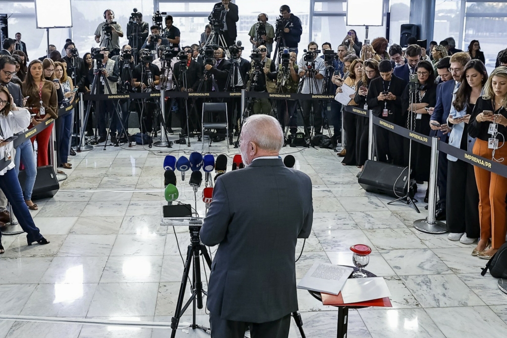 Lula discursa em clima de campanha e indica retórica patriótica para 2026