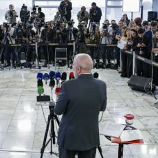 Lula discursa em clima de campanha e indica retórica patriótica para 2026