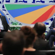 Dino volta a fustigar Congresso com as emendas e cúpula do Legislativo pressiona Planalto