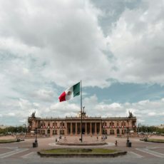 O soberano e o juiz: quando Carl Schmitt encontra Montesquieu no México