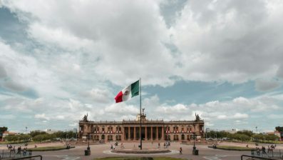 O soberano e o juiz: quando Carl Schmitt encontra Montesquieu no México