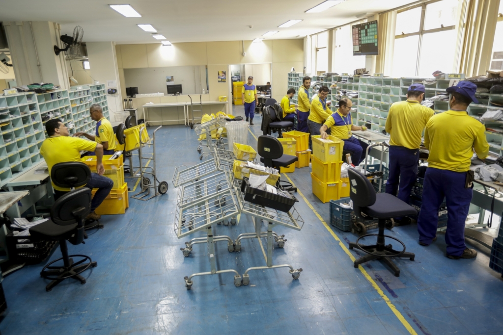 Desembargador derruba liminar e permite trabalho presencial obrigatório de advogados dos Correios