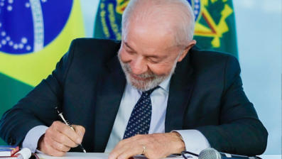 Lula sanciona lei que amplia para 30% as cotas em concursos para negros e indígenas