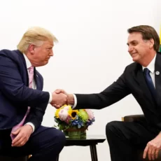 Em bombardeio de Trump e Lula, bolsonarismo se anima e Tarcísio fica com estilhaços