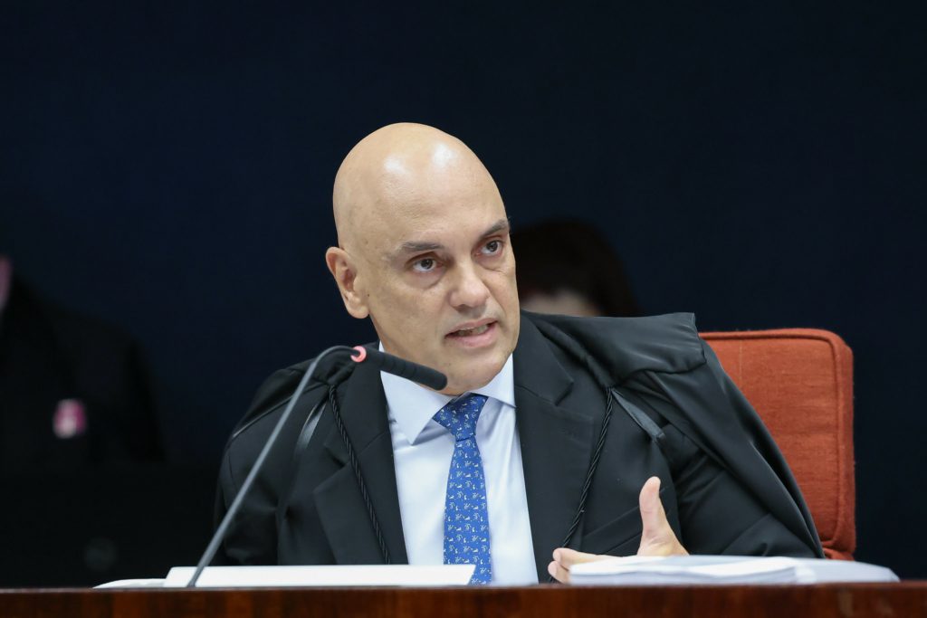 Moraes abre investigação sobre negociação de dólares antes de tarifaço de Trump
