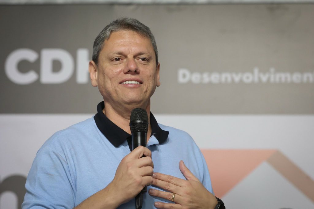 Moraes dá a Tarcísio chance para defender Bolsonaro sem falar de tarifas