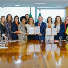 Lula sanciona lei que estabelece cota para mulheres em empresas públicas