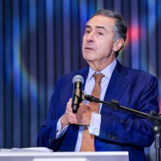 Barroso defende papel do STF na regulação das plataformas e alfineta Trump