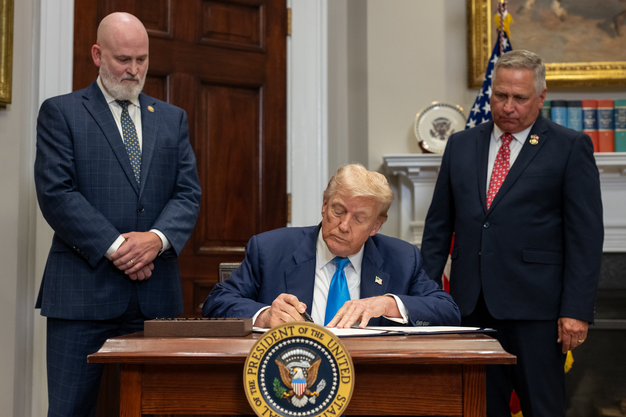 O cartão vermelho de Trump para a regulação