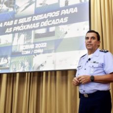 Bolsonaro passou o relatório de fraude das urnas para comandantes, diz ex-chefe da FAB