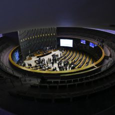 Câmara aprova PEC dos Precatórios com fase de transição fiscal até 2027