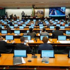 Projeto que libera advocacia privada para AGU volta a ser discutido na Câmara
