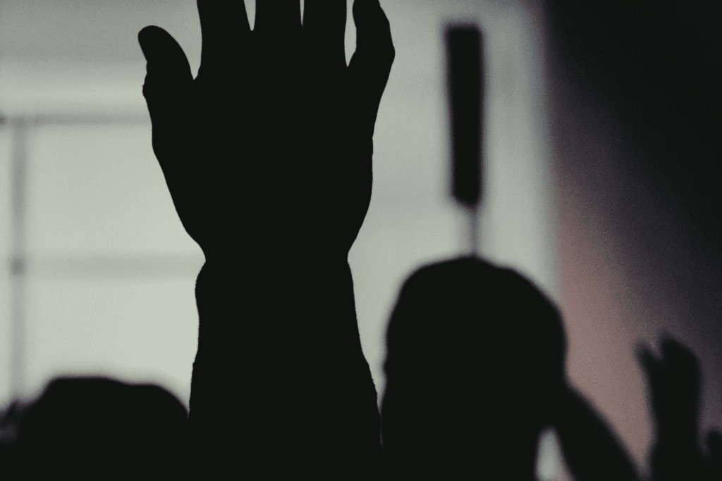 Outras formas de negacionismo: periferia, religião e democracia