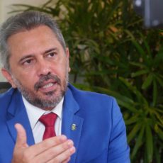Governador do Ceará aciona STF contra decisões do TJCE que furam o subteto de servidores