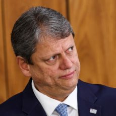 Moraes autoriza visita de Tarcísio e outros aliados a Bolsonaro