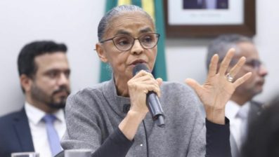 Retorno de Marina ao Congresso tem novos embates e ministra associa queimadas a ação criminosa
