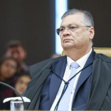 Dino se declara impedido para julgar ação contra lei do MA que ele sancionou