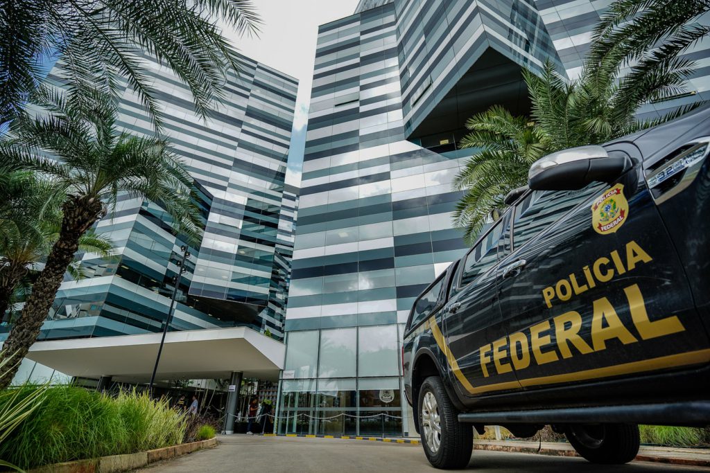 Operação da PF apura desvio de recursos no Ceará; deputado Júnior Mano é investigado