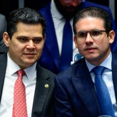 Motta e Alcolumbre reagem à taxação dos EUA ao Brasil quase um dia após anuncio de Trump