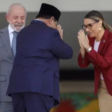 ‘Ai, esses vira-latas’, diz Janja após pergunta sobre taxação dos EUA