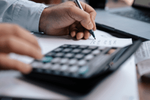 projeto piloto IBS; Governo quer retomar debate sobre tributação de títulos isentos, como LCAs e LCIs; O imposto mínimo global e o custo da convergência