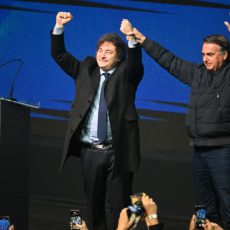 PF indicia Eduardo Bolsonaro e diz que ex-presidente planejou pedir asilo a Javier Milei