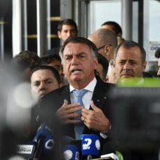 Defesa de Bolsonaro nega indício de fuga e diz que relatório da PF é  ‘um disse-me-disse’