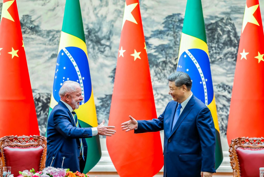 Tarifaço: com Brics na mira de Trump, Brasil recebeu apoio da China antes de acionar OMC