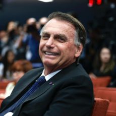 Sob julgamento, Bolsonaro vai insistir na candidatura à Presidência