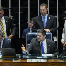 Em sessão relâmpago, Senado aprova isenção do IR para dois salários mínimos