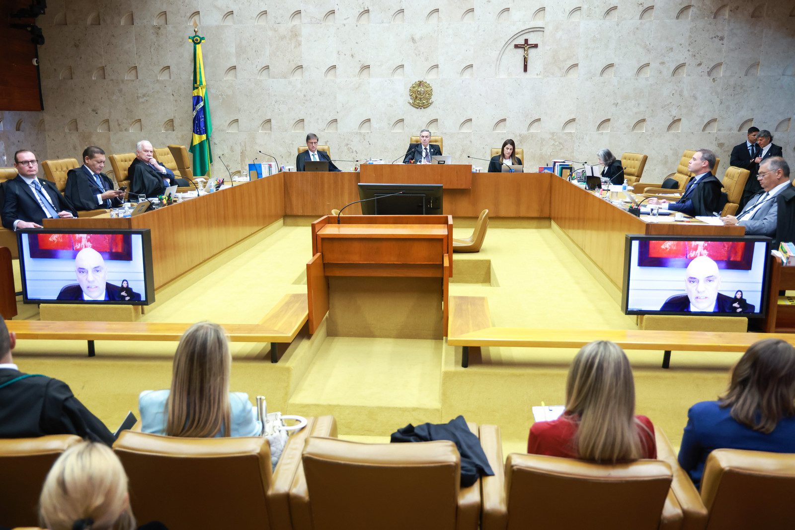 STF, transcendência dos motivos determinantes em ADI e jabuti jurisdicional