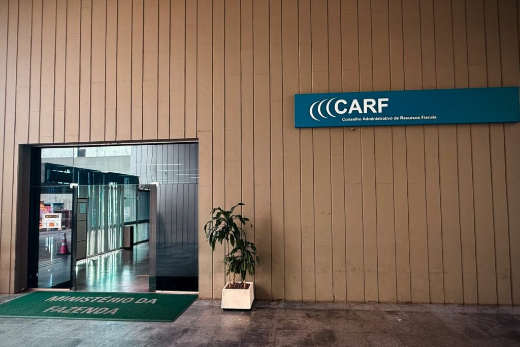 Carf afasta concomitância entre multa isolada e de ofício, com composição completa